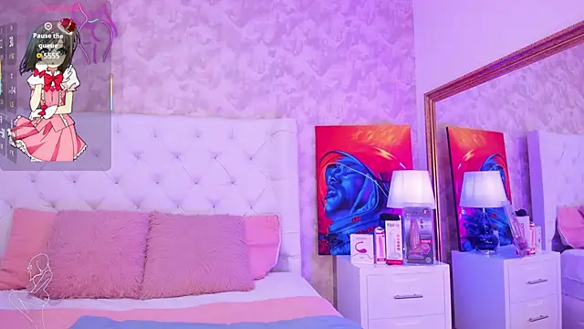 Eliza Thaylor   online show from September 27, 1:05 pm