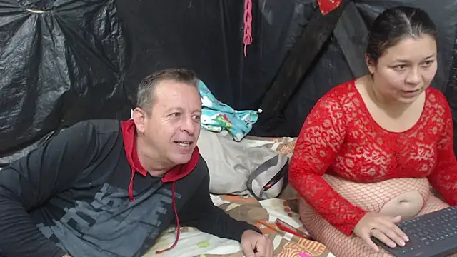 Snapshot of ZuriandAlex chatting on January 4, 1:21 am ZuriandAlex online show from January 4, 1:21 am