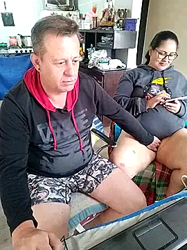 Snapshot of ZuriandAlex chatting on February 21, 1:33 pm ZuriandAlex online show from February 21, 1:33 pm