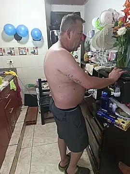 Snapshot of ZuriandAlex chatting on November 10, 12:42 am ZuriandAlex online show from November 10, 12:42 am