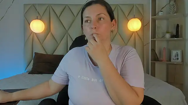 Snapshot of angelswets chatting on December 4, 1:42 pm angelswets online show from December 4, 1:42 pm