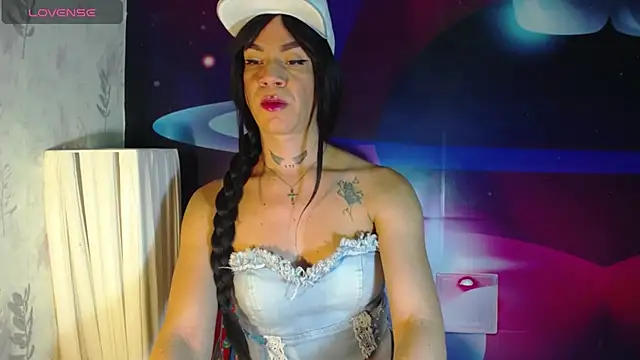 Snapshot of KamilaParrisx chatting on December 3, 3:14 am KamilaParrisx online show from December 3, 3:14 am