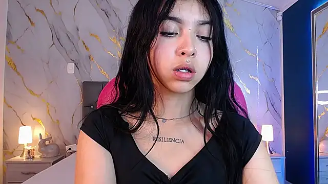 Snapshot of pettit_courtny chatting on March 6, 8:05 pm pettit courtny online show from March 6, 8:05 pm