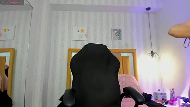 Snapshot of pettit_courtny chatting on September 30, 8:03 pm pettit courtny online show from September 30, 8:03 pm