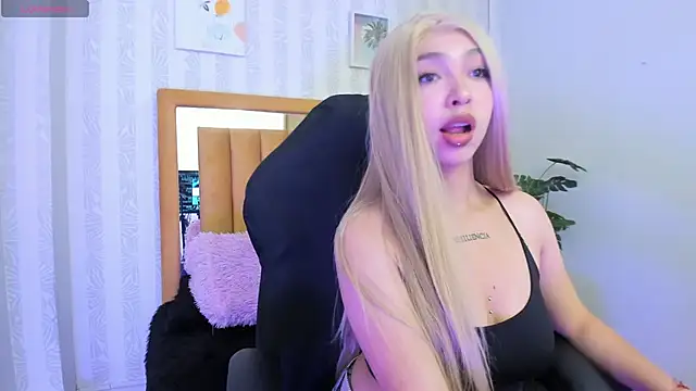 Snapshot of pettit_courtny chatting on October 13, 8:09 pm pettit courtny online show from October 13, 8:09 pm