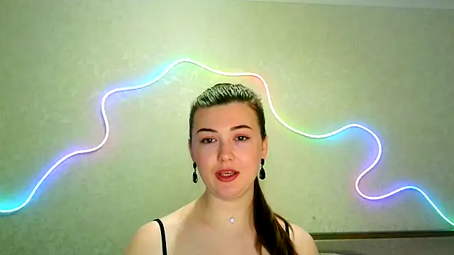 Snapshot of SeductiveTati chatting on April 9, 9:20 pm SeductiveTati online show from April 9, 9:20 pm