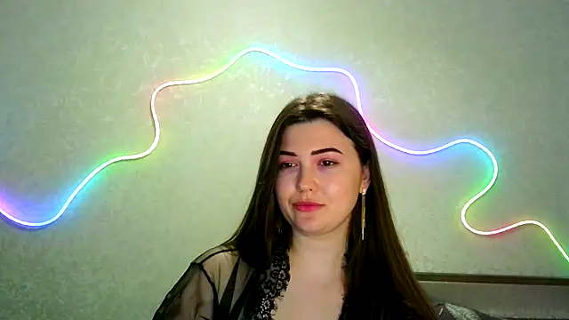 Snapshot of SeductiveTati chatting on April 21, 12:01 am SeductiveTati online show from April 21, 12:01 am
