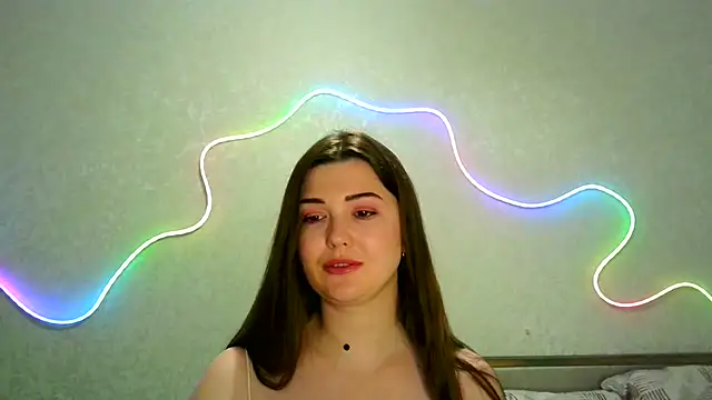 Snapshot of SeductiveTati chatting on June 7, 9:18 pm SeductiveTati online show from June 7, 9:18 pm