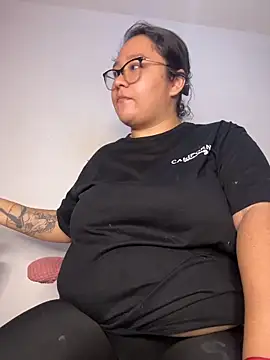 Snapshot of CinnamonCookiez chatting on December 5, 4:54 am CinnamonCookiez online show from December 5, 4:54 am