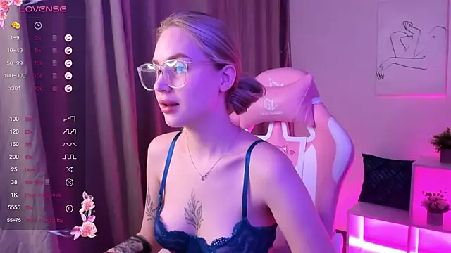 Carol  Cox online show from February 8, 10:19 pm