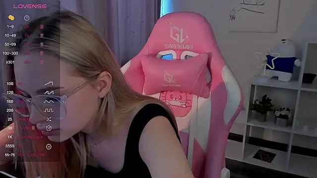 Carol  Cox online show from March 13, 2:38 am