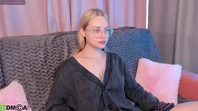 Carol  Cox online show from September 10, 1:05 am