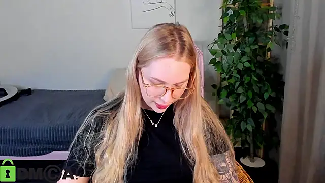 Carol  Cox online show from December 3, 11:03 pm