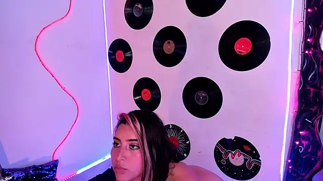 Snapshot of _dahian14_ chatting on January 8, 5:05 pm dahian14 online show from January 8, 5:05 pm