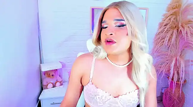 Snapshot of Elody_Preysler69 chatting on December 30, 9:37 am Elody Preysler69 online show from December 30, 9:37 am