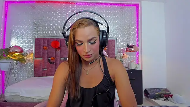 KylieVictoria online show from October 24, 5:04 am