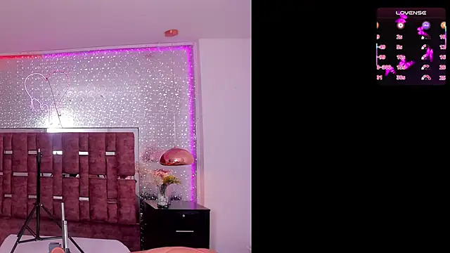 KylieVictoria online show from November 7, 5:29 am