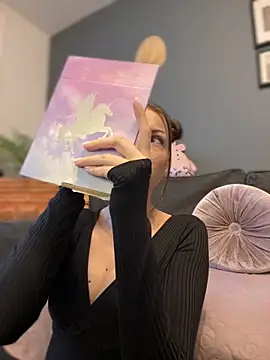 Mia Ethan online show from February 12, 6:40 am