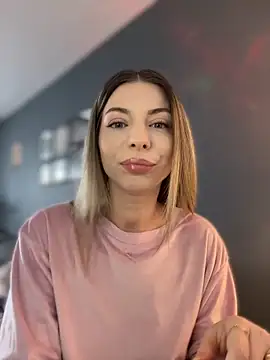 Mia Ethan online show from April 3, 10:02 am