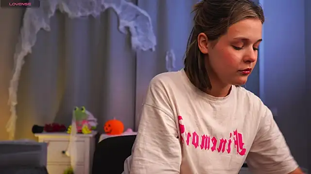 Snapshot of EthalGold chatting on November 7, 3:06 am EthalGold online show from November 7, 3:06 am