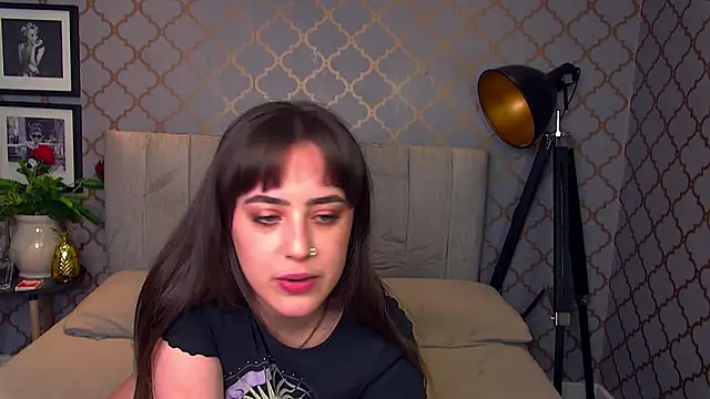 Snapshot of ValentinaBouxBabestation chatting on February 6, 1:54 pm ValentinaBouxBabestation online show from February 6, 1:54 pm