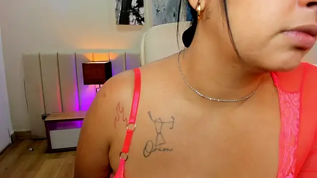 DaniRousse online show from February 1, 6:50 pm