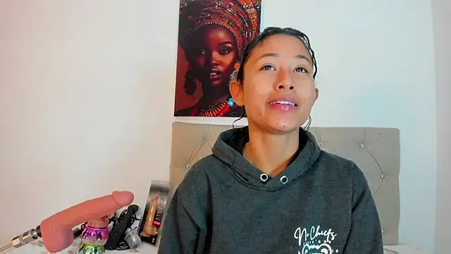 Snapshot of Milkdulce1 chatting on March 16, 2:43 am Milkdulce1 online show from March 16, 2:43 am