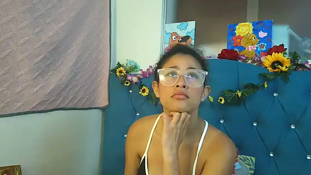 Milkdulce1 online show from April 20, 1:36 pm