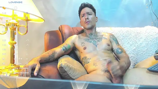 Snapshot of Dylanstonne chatting on January 10, 3:50 am Dylanstonne online show from January 10, 3:50 am