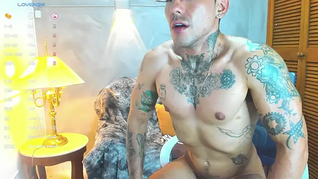 Snapshot of Dylanstonne chatting on January 16, 11:48 pm Dylanstonne online show from January 16, 11:48 pm