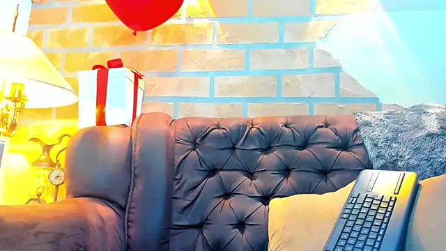 Snapshot of Dylanstonne chatting on February 7, 9:48 pm Dylanstonne online show from February 7, 9:48 pm