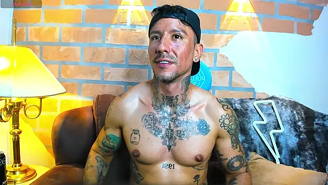 Snapshot of Dylanstonne chatting on March 13, 2:49 am Dylanstonne online show from March 13, 2:49 am