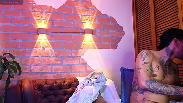 Snapshot of Dylanstonne chatting on November 7, 9:04 pm Dylanstonne online show from November 7, 9:04 pm