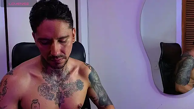 Snapshot of Dylanstonne chatting on November 27, 9:06 pm Dylanstonne online show from November 27, 9:06 pm