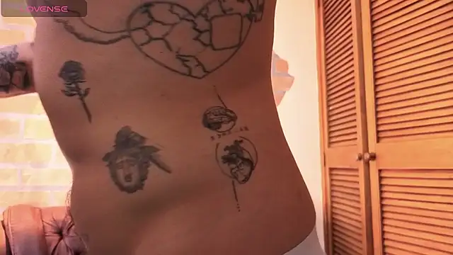 Snapshot of Dylanstonne chatting on December 4, 9:01 pm Dylanstonne online show from December 4, 9:01 pm