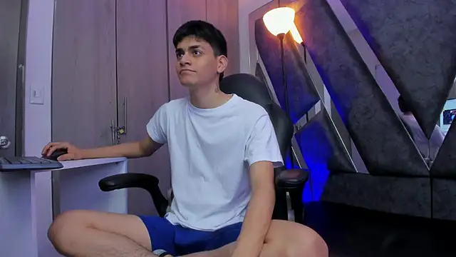 Snapshot of Yef_Thin chatting on October 31, 3:40 am Yef Thin online show from October 31, 3:40 am