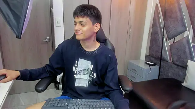 Snapshot of Yef_Thin chatting on November 22, 4:00 am Yef Thin online show from November 22, 4:00 am