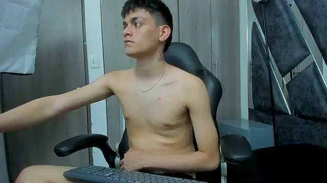 Snapshot of Yef_Thin chatting on November 28, 3:42 am Yef Thin online show from November 28, 3:42 am