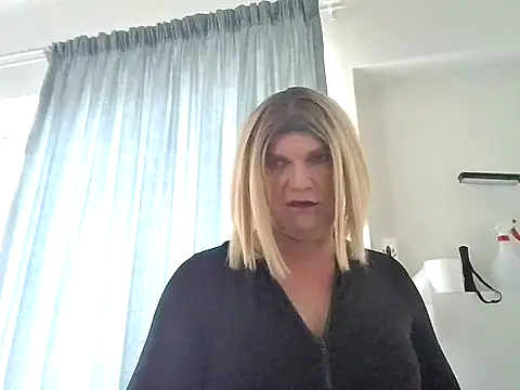 Snapshot of Leila1965 chatting on November 8, 5:29 am Leila1965 online show from November 8, 5:29 am