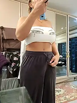 Snapshot of Sparkle2206 chatting on October 5, 11:24 pm Sparkle2206 online show from October 5, 11:24 pm