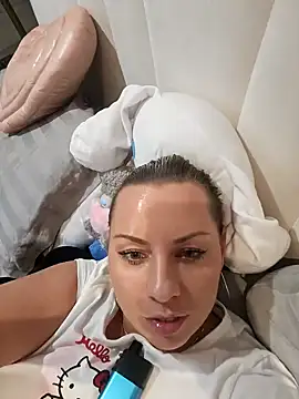 Snapshot of Sparkle2206 chatting on October 12, 10:09 pm Sparkle2206 online show from October 12, 10:09 pm