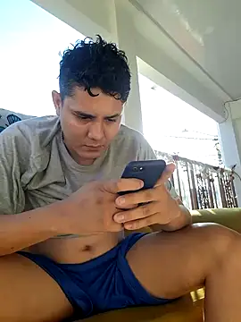 Pink Jazmin online show from December 9, 9:05 pm