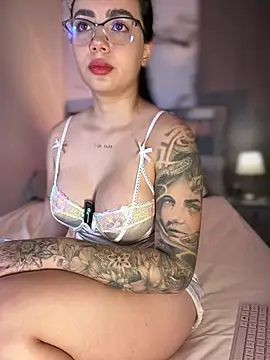 Pink Jazmin online show from April 8, 12:10 am