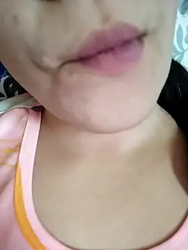 Snapshot of Anki-doll chatting on October 14, 5:52 am Anki-doll online show from October 14, 5:52 am