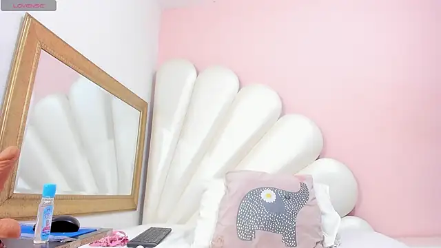 Ally Parkeer  online show from January 15, 6:29 pm