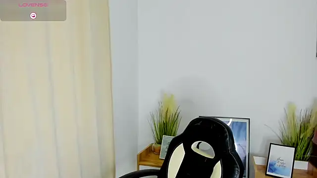 Snapshot of MissJudith chatting on November 29, 9:34 am MissJudith online show from November 29, 9:34 am