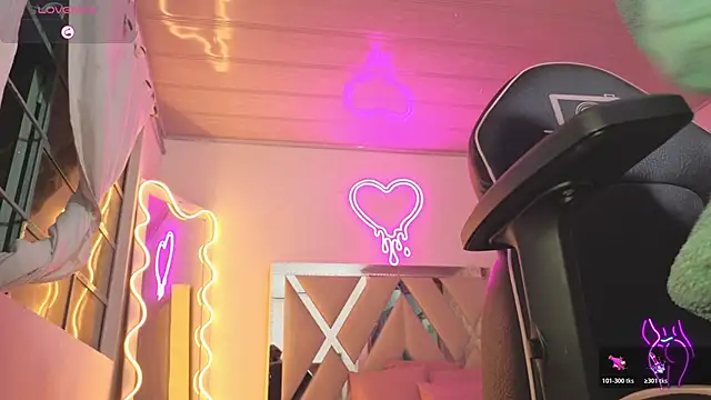 Snapshot of Laylafoxy_tay chatting on October 24, 3:14 am Laylafoxy tay online show from October 24, 3:14 am