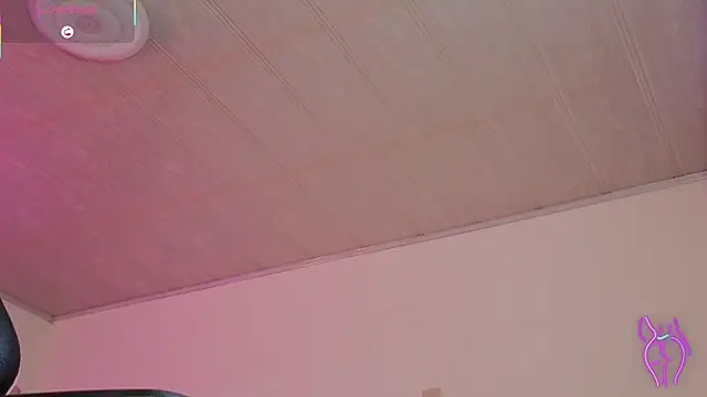 Snapshot of Laylafoxy_tay chatting on October 31, 3:18 am Laylafoxy tay online show from October 31, 3:18 am