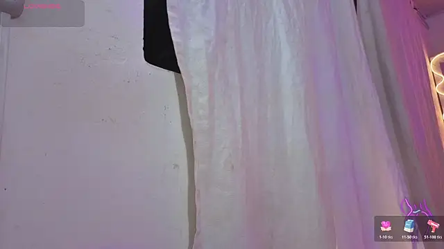 Snapshot of Laylafoxy_tay chatting on November 24, 3:28 am Laylafoxy tay online show from November 24, 3:28 am