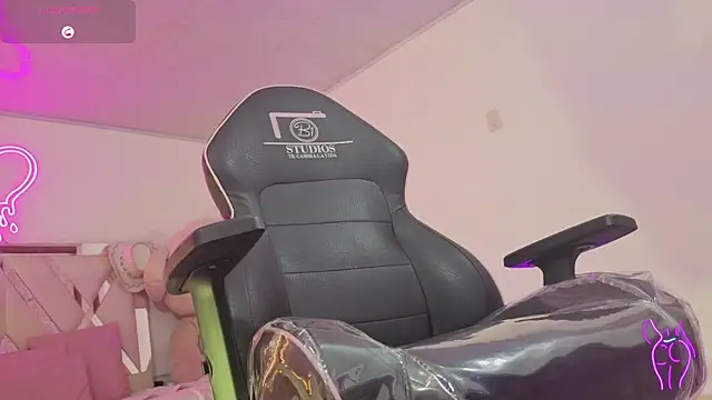 Snapshot of Laylafoxy_tay chatting on November 27, 3:41 am Laylafoxy tay online show from November 27, 3:41 am